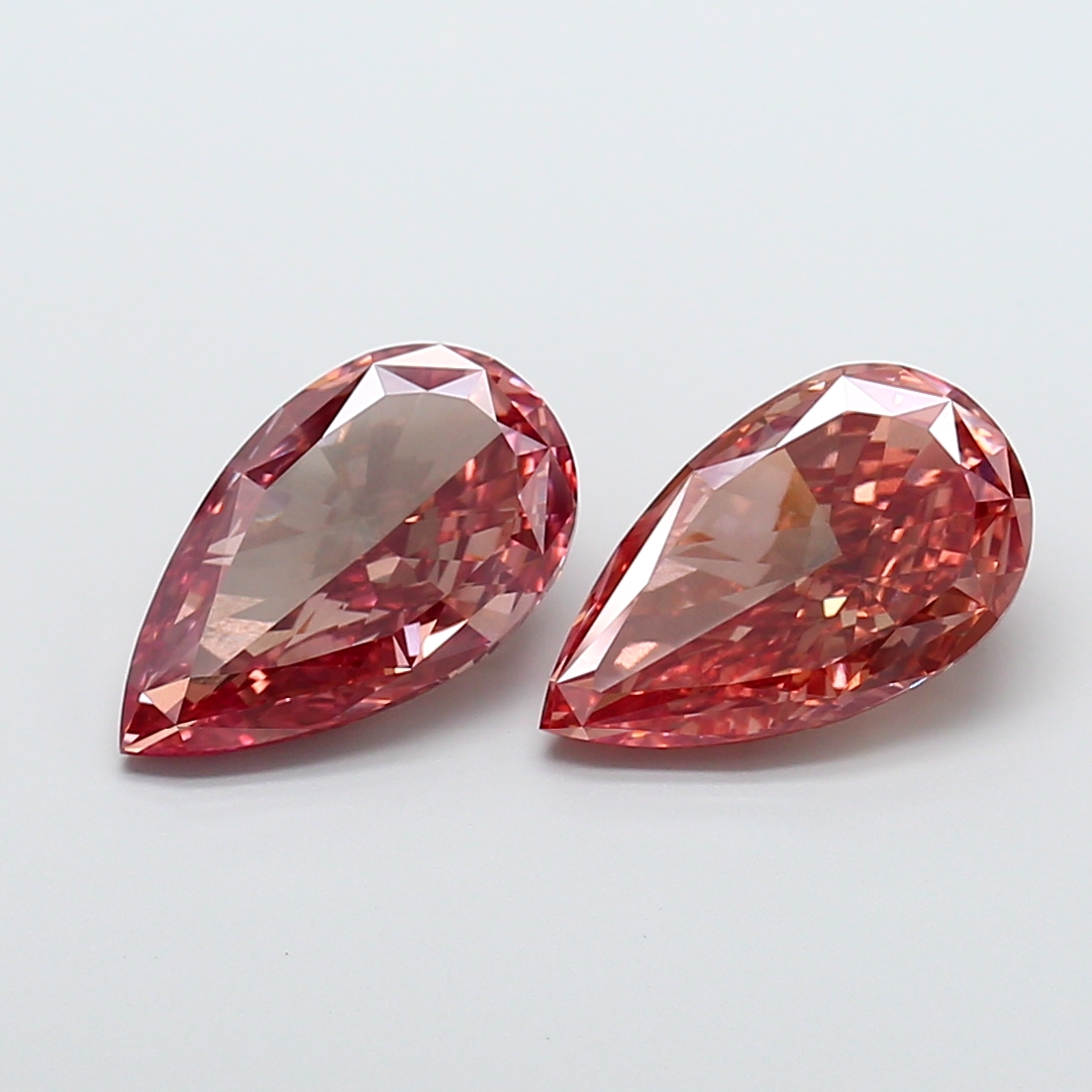 5.01 ct Pear Fancy Vivid Pink Lab-Grown Diamond
