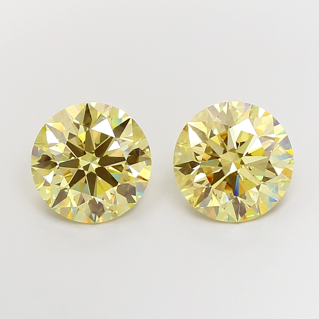 5.05 ct Round Fancy Light Yellow Lab-Grown Diamond