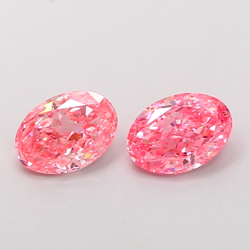 0.74 ct Oval Fancy Vivid Pink Lab-Grown Diamond
