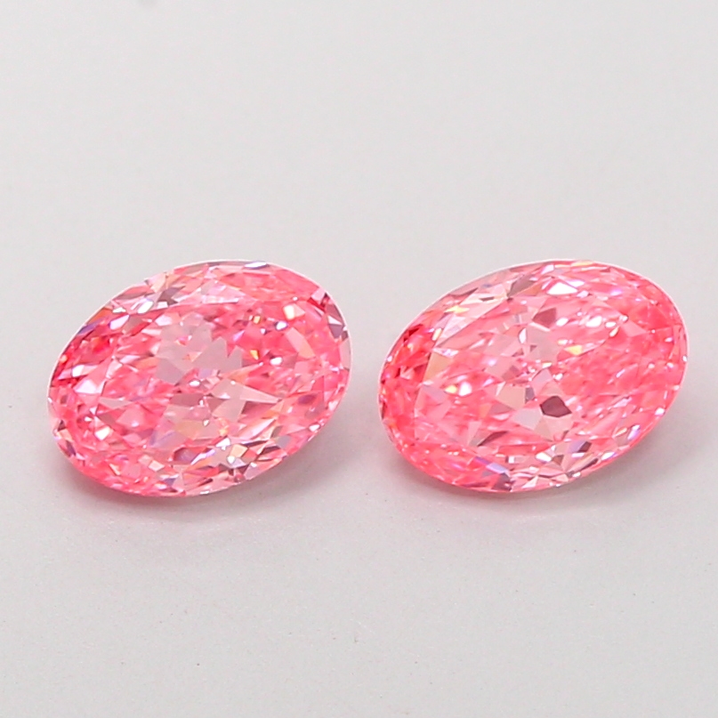 0.75 ct Oval Fancy Vivid Pink Lab-Grown Diamond