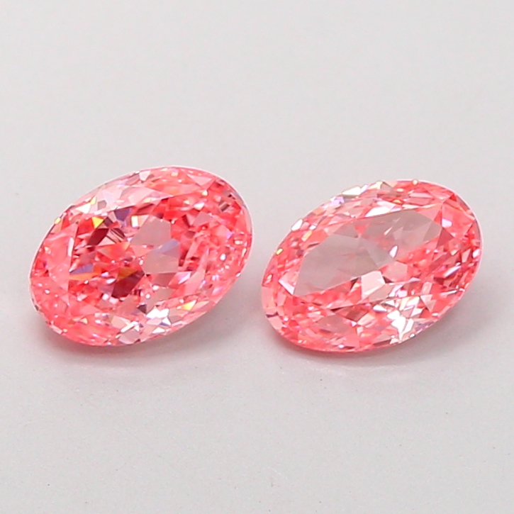 0.61 ct Oval Fancy Vivid Pink Lab-Grown Diamond