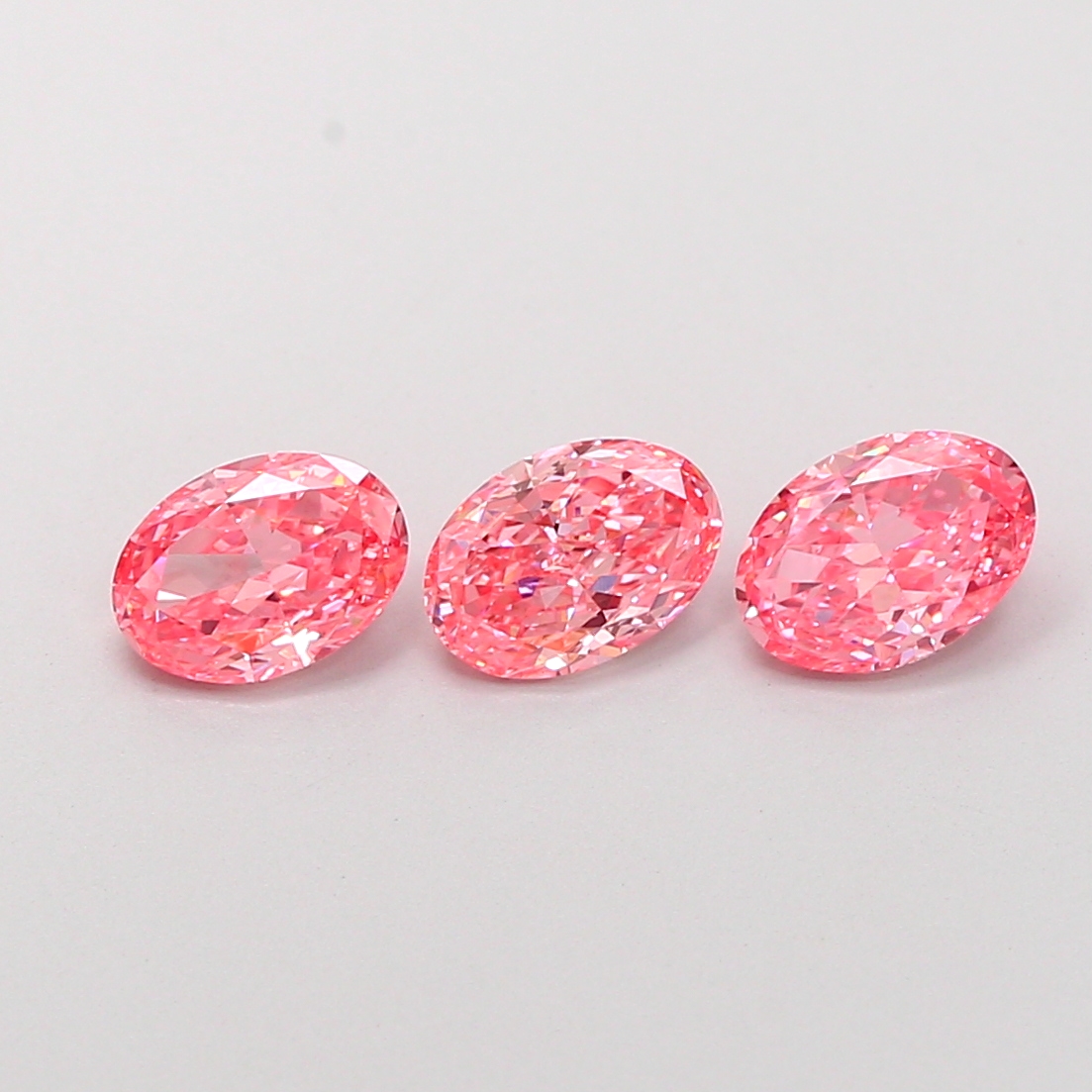 0.51 ct Oval Fancy Vivid Pink Lab-Grown Diamond
