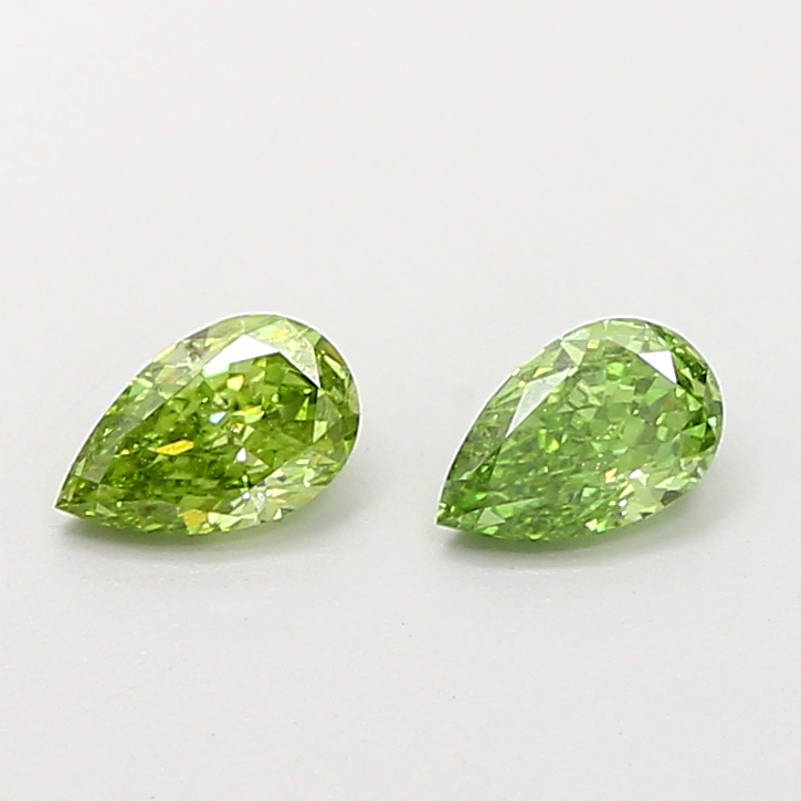 0.35 ct Pear Fancy Vivid Green Lab-Grown Diamond