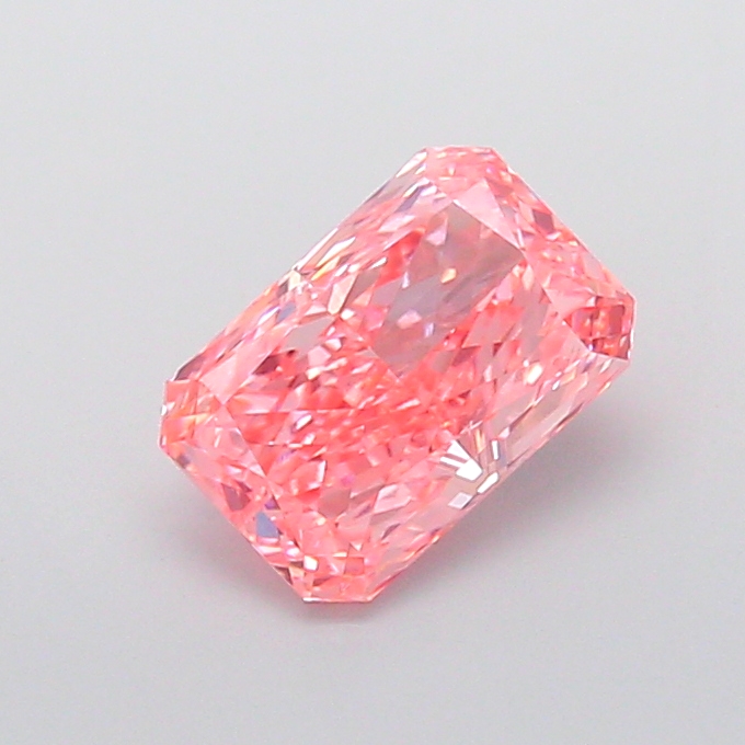 2.02 ct Pink (Vivid) VVS2 Radiant lab-grown diamond