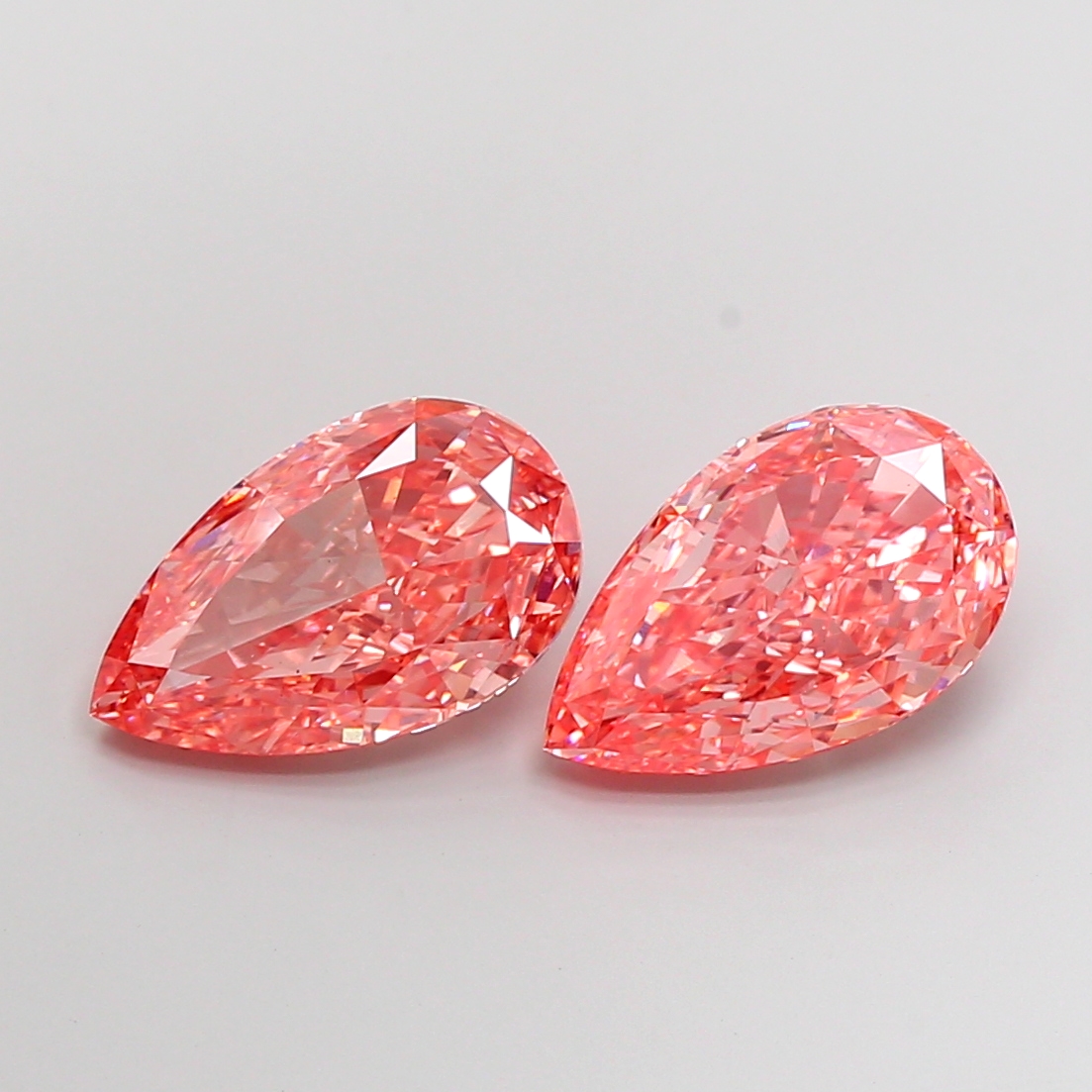 5.03 ct Pear Fancy Vivid Pink Lab-Grown Diamond