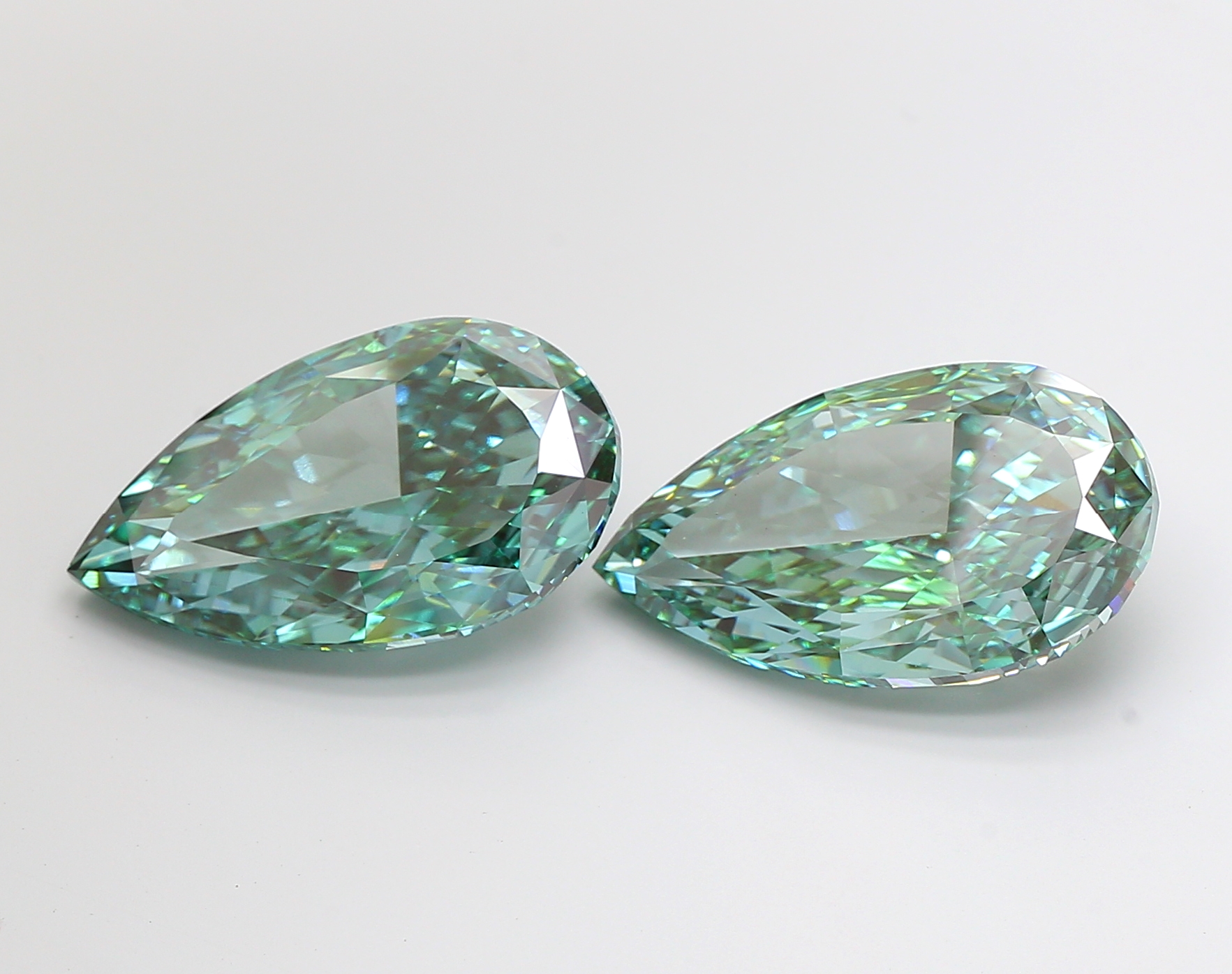 15.08 ct Pear Fancy Vivid Green Lab-Grown Diamond