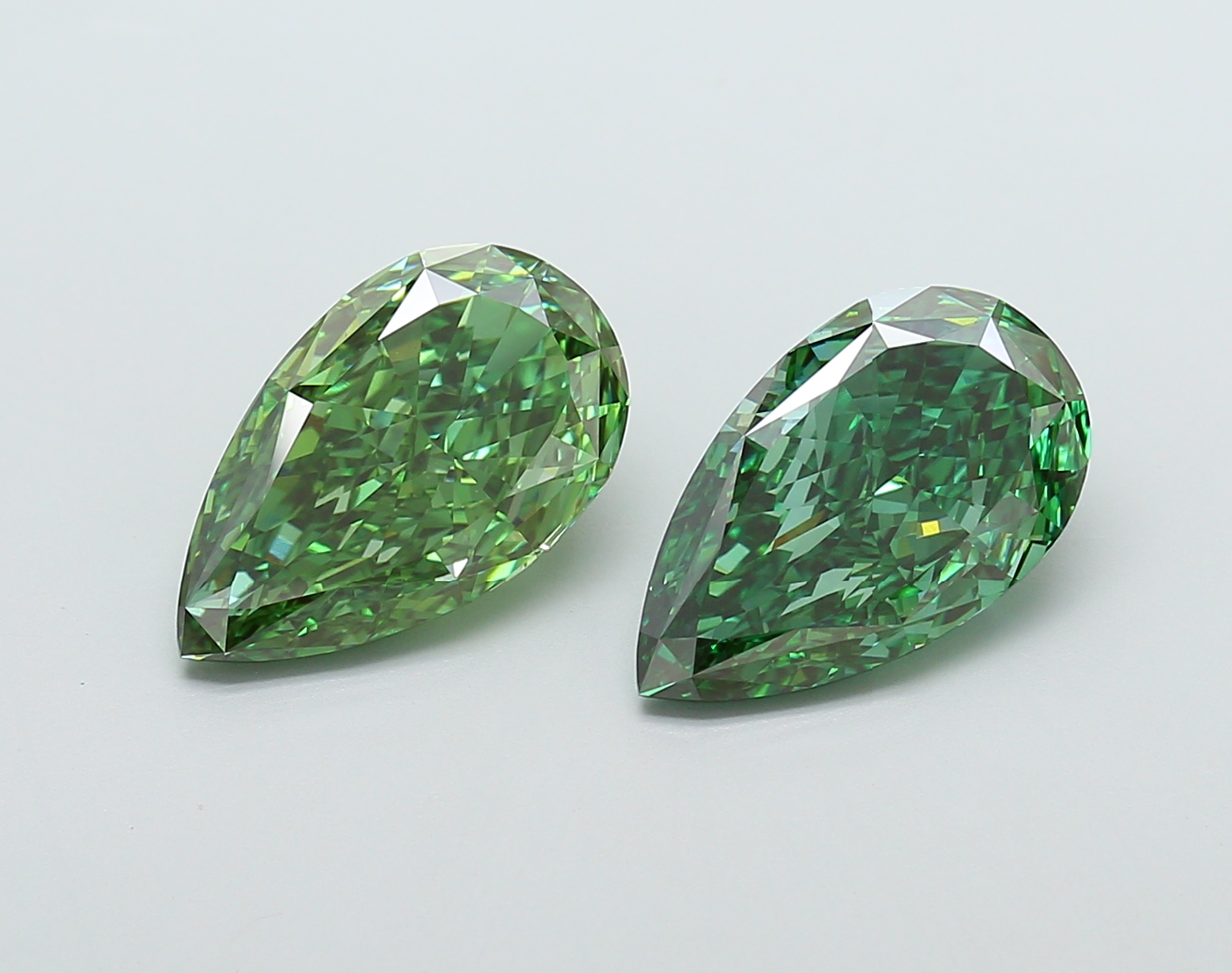 5.02 ct Pear Fancy Vivid Green Lab-Grown Diamond