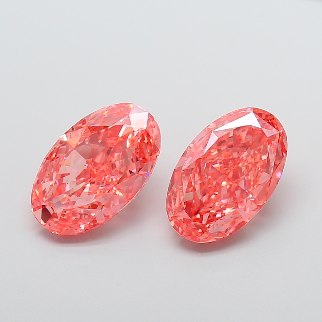 5.01 ct Oval Fancy Vivid Pink Lab-Grown Diamond