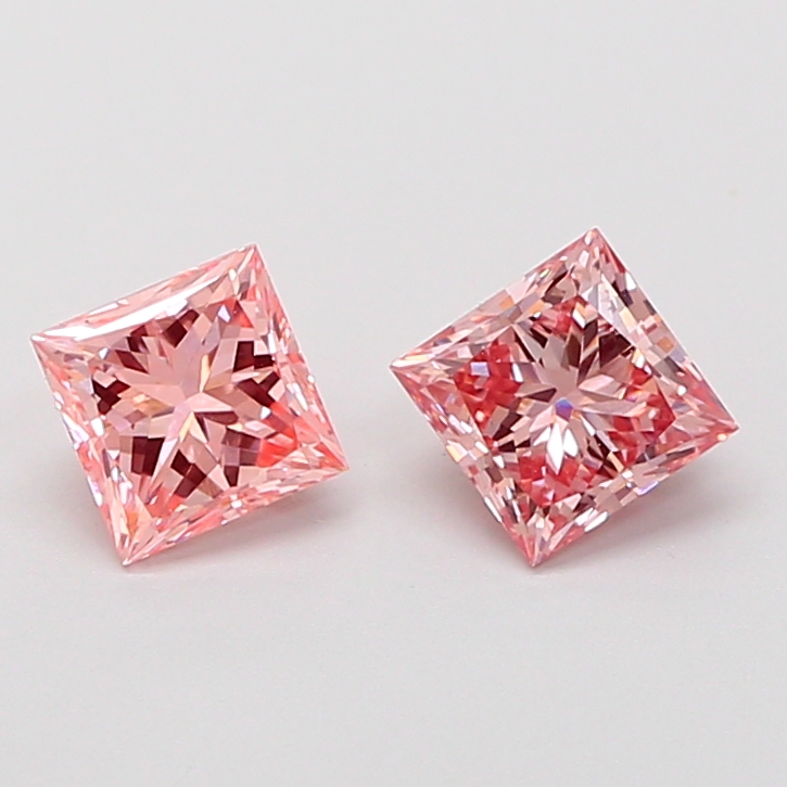 0.21 ct Princess Fancy Vivid Pink Lab-Grown Diamond